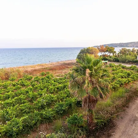 Seaheaven B4 - Beachfront Nest Memi, Tatil Evi *