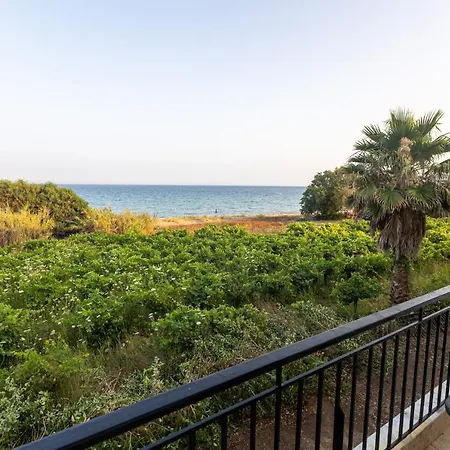 Seaheaven B4 - Beachfront Nest Memi, Tatil Evi Koróni