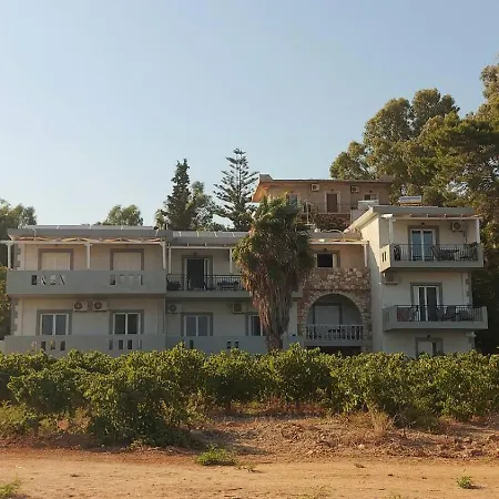Seaheaven B4 - Beachfront Nest Memi, Koróni