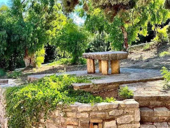 Seaheaven B4 - Beachfront Nest Memi,