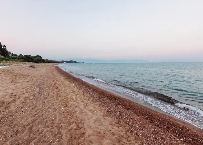 Seaheaven B4 - Beachfront Nest Memi, Casa de Férias Koroni (Messinia)